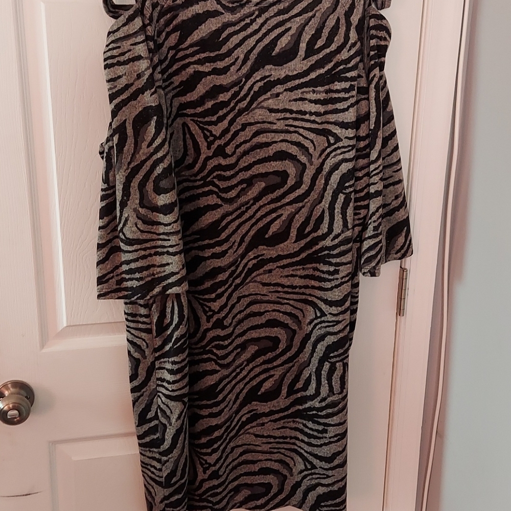 Dress - Picture 2 of 2
